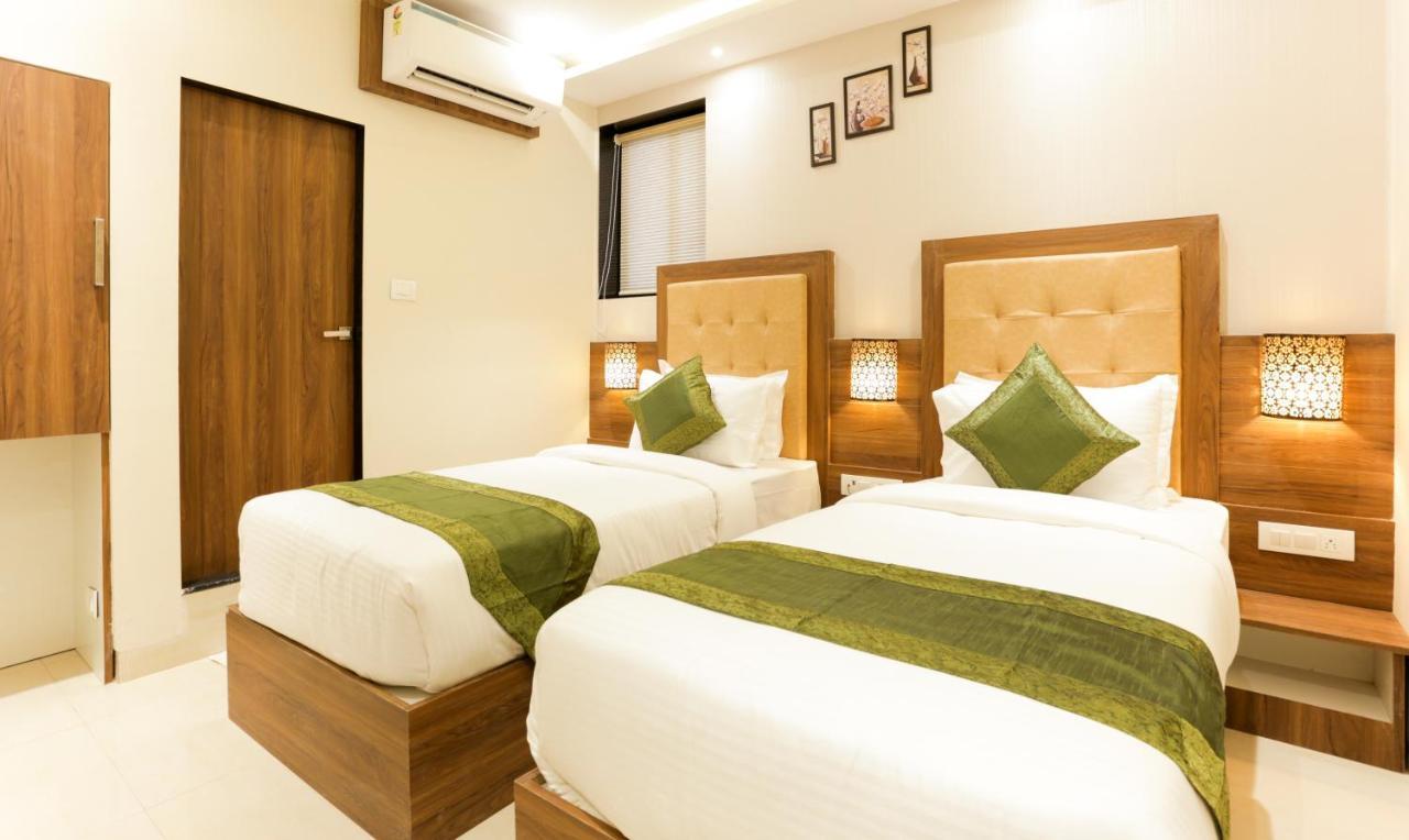 Hotel Amber Palace Mumbai Central ภายนอก รูปภาพ