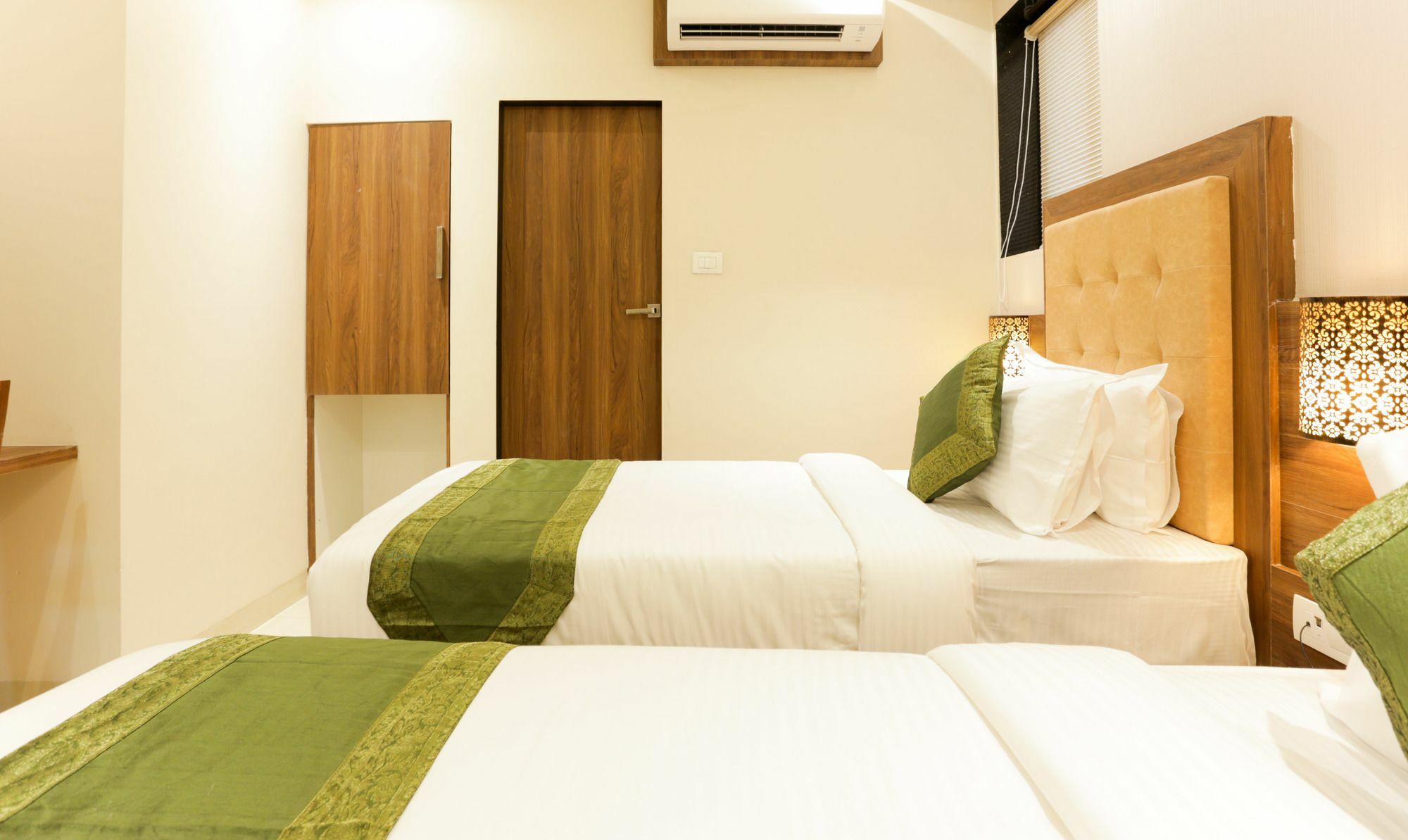 Hotel Amber Palace Mumbai Central ภายนอก รูปภาพ